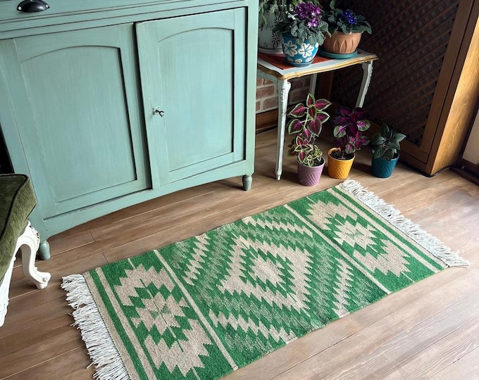 Handmade Wool Kilim Rug – Green Beige Geometric Turkish Area Rug – Boho Farmhouse Decor – Small Handwoven Anatolian Carpet –Wool on Wool Mat