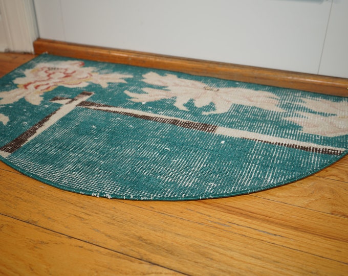 Vintage Semicircle Wool Rug: Green Beige Floral Doormat (1.5x2.4 ft)