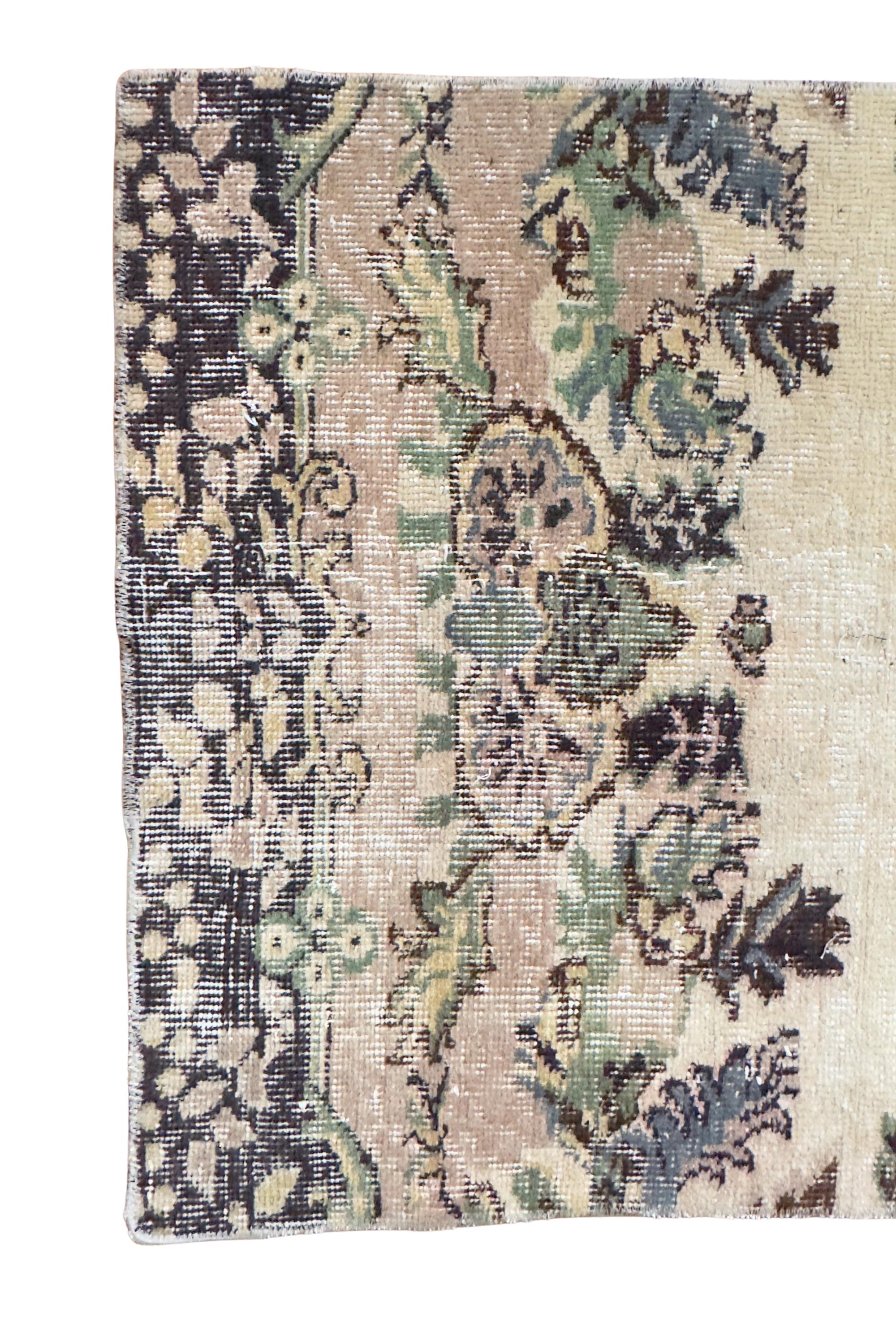 Vintage Turkish Isparta Runner Rug, Hand-Knotted Wool Medallion, Faded Ivory Navy, 75x285 cm – view 11