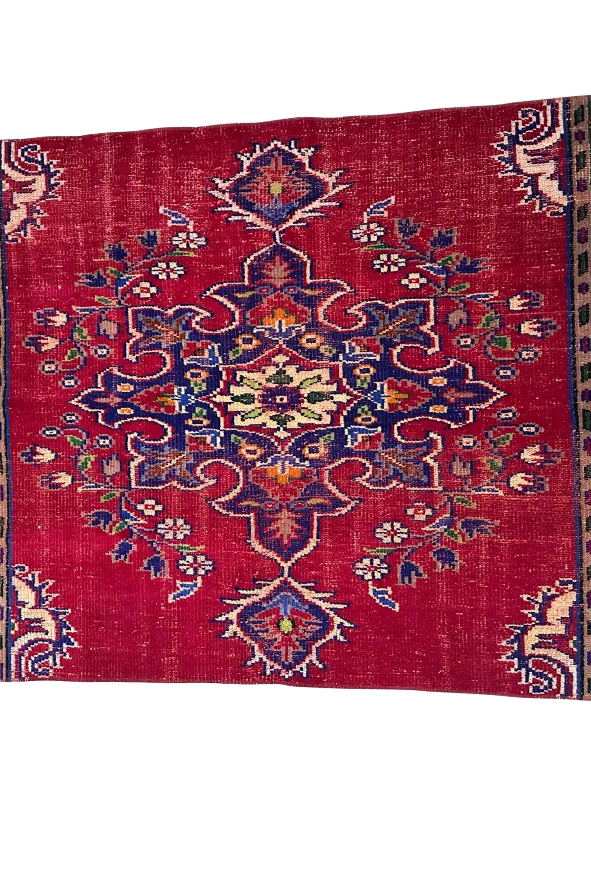 Vintage Turkish Isparta Rug 1981, Hand-Knotted Wool Medallion, Red Navy Floral, 4.1x5.7 ft – view 11