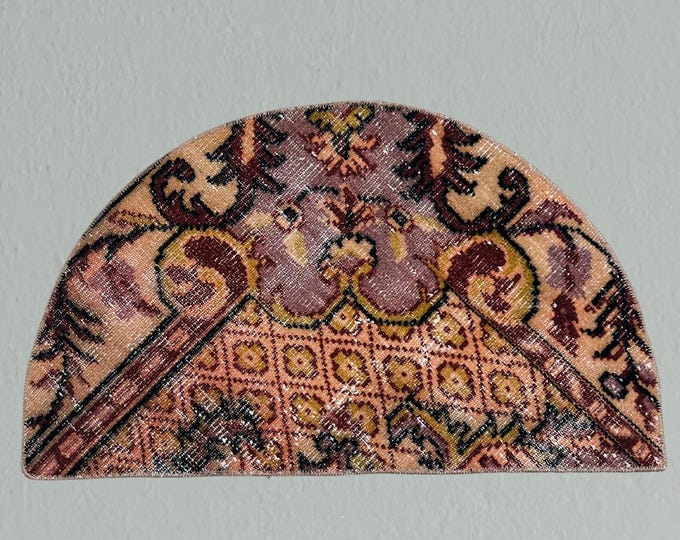 Vintage Turkish Wool Half Circle Rug: 1970s Doormat (83x50cm)