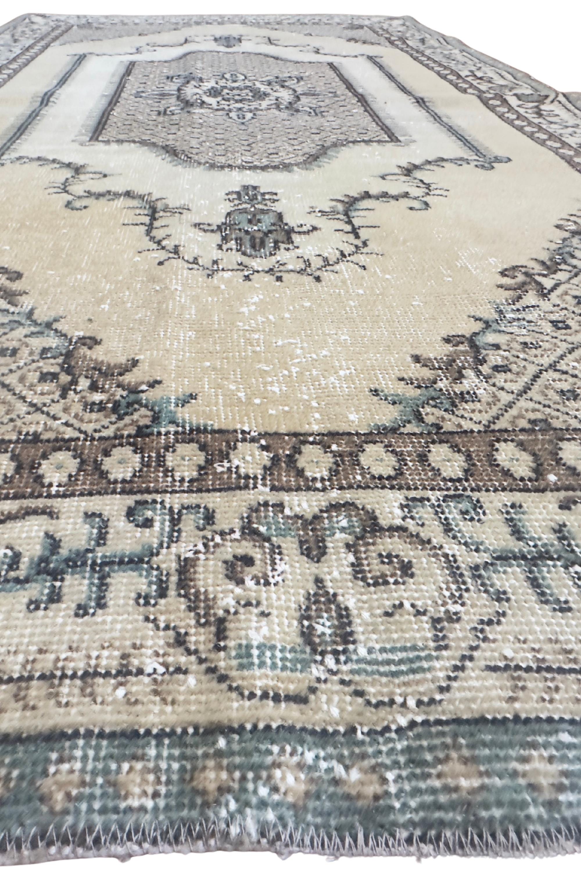 Vintage Turkish Area Rug, 3.9x6.7 ft, Ivory Beige Sage, Arch Oushak Medallion – view 6