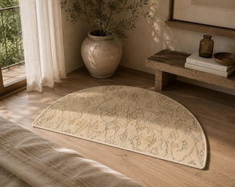 Tappeto Vintage Turco Semicerchio, Lana Tessuta a Mano Floreale, Avorio Crema Ultra Neutro, 49x83cm