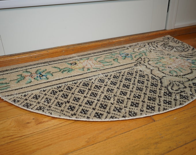Small Vintage Wool Turkish Rug: Beige Half Circle Doormat (1.5x2.4 ft)