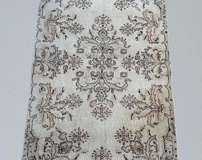Handmade Vintage Turkish Wool Rug: 3x7 ft, Faded Beige