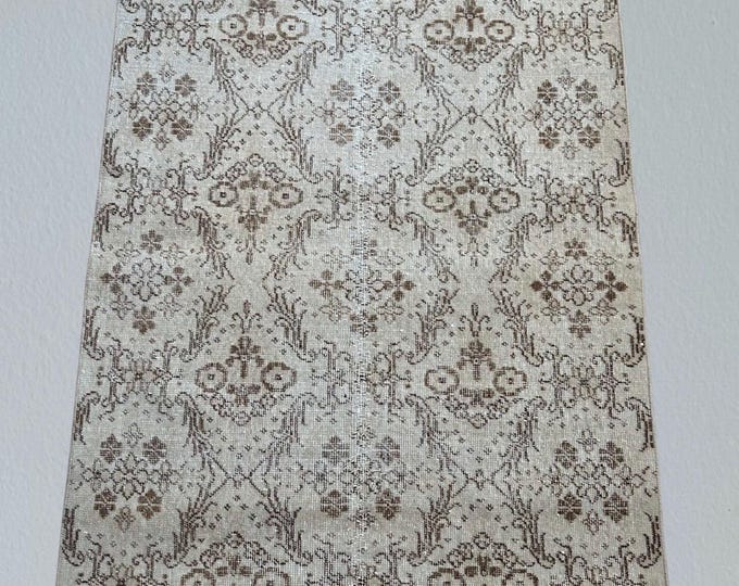Vintage Turkish Wool Rug: Handmade Beige Area Rug (3x7 ft)