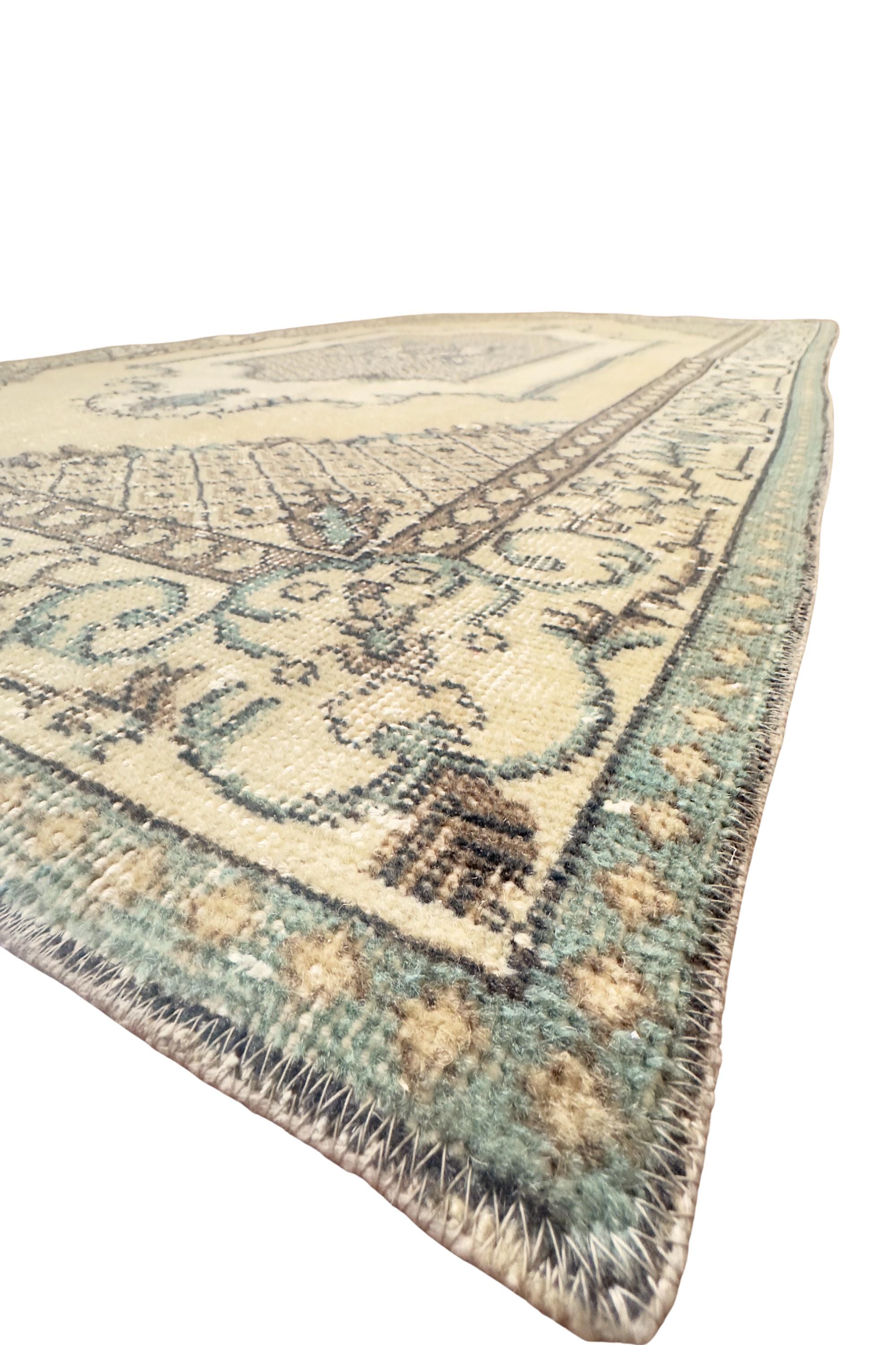 Vintage Turkish Area Rug, 3.9x6.7 ft, Ivory Beige Sage, Arch Oushak Medallion – view 11