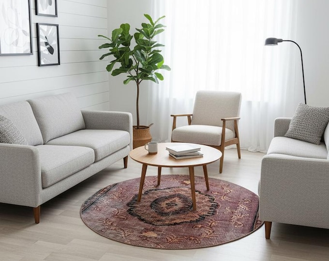 Vintage Turkish Wool Round Rug: Handwoven Floral Accent (47 in)