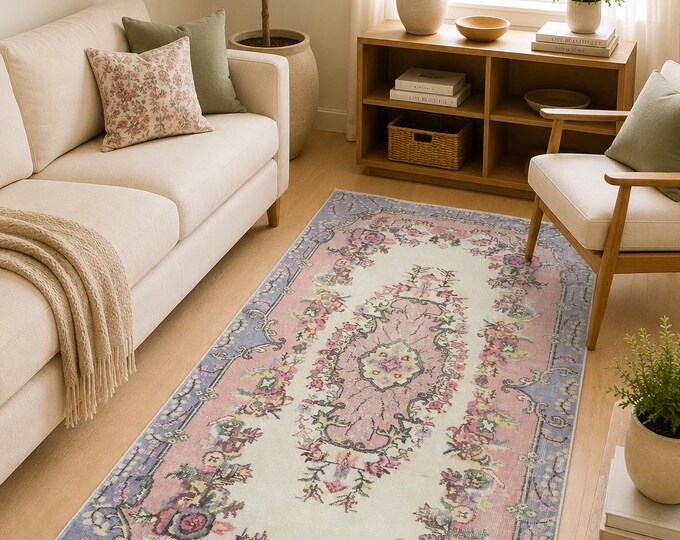 Vintage Turkish Isparta Rug, Hand Knotted Wool, Dusty Pink Lavender Floral Medallion, Boho