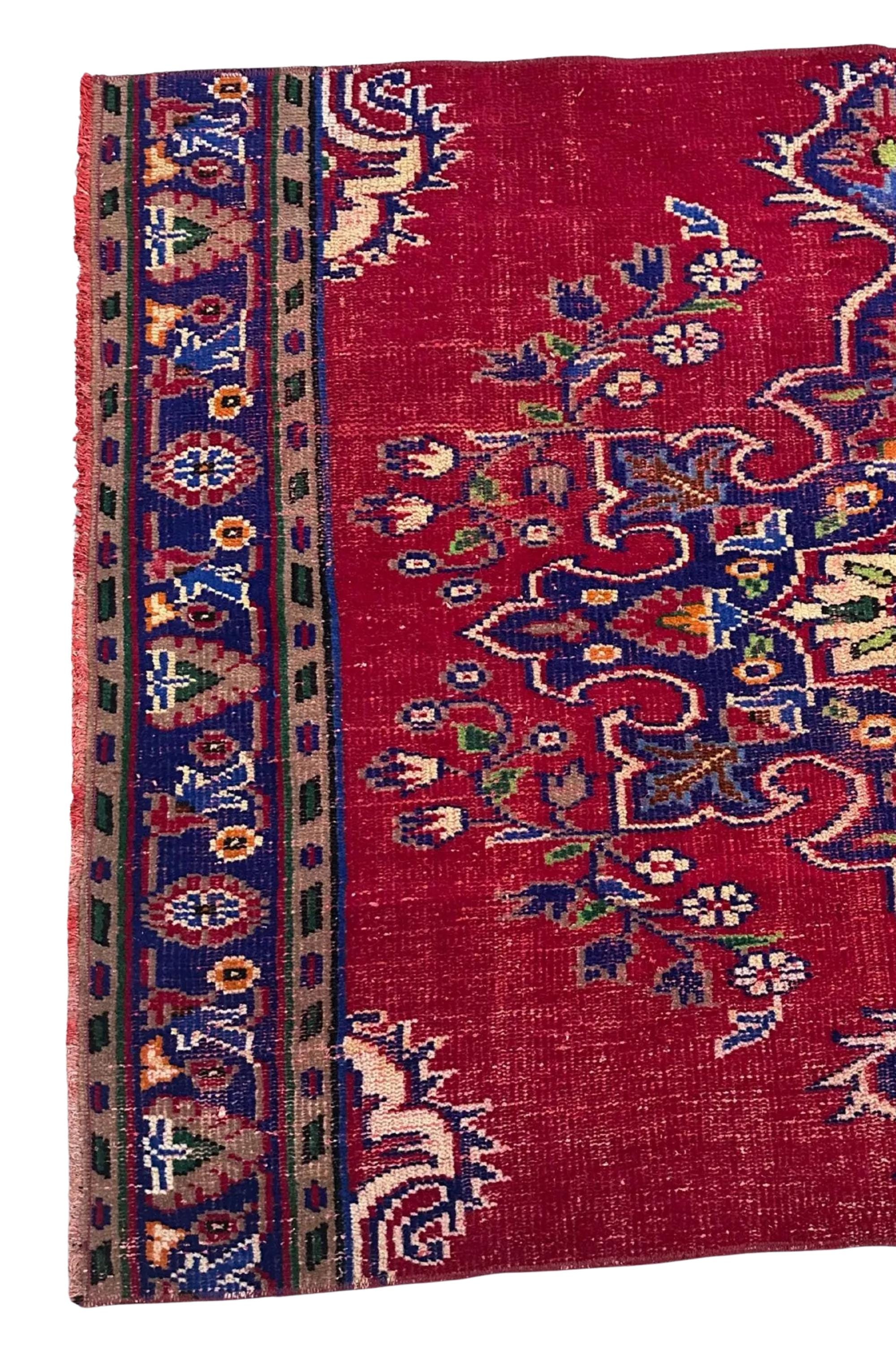 Vintage Turkish Isparta Rug 1981, Hand-Knotted Wool Medallion, Red Navy Floral, 4.1x5.7 ft – view 8
