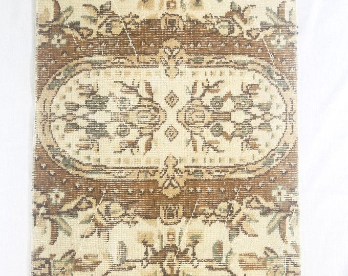 Vintage Turkish Short Runner Rug Neutral Wool Kitchen Bedside Rug 2.1x3.9 ft