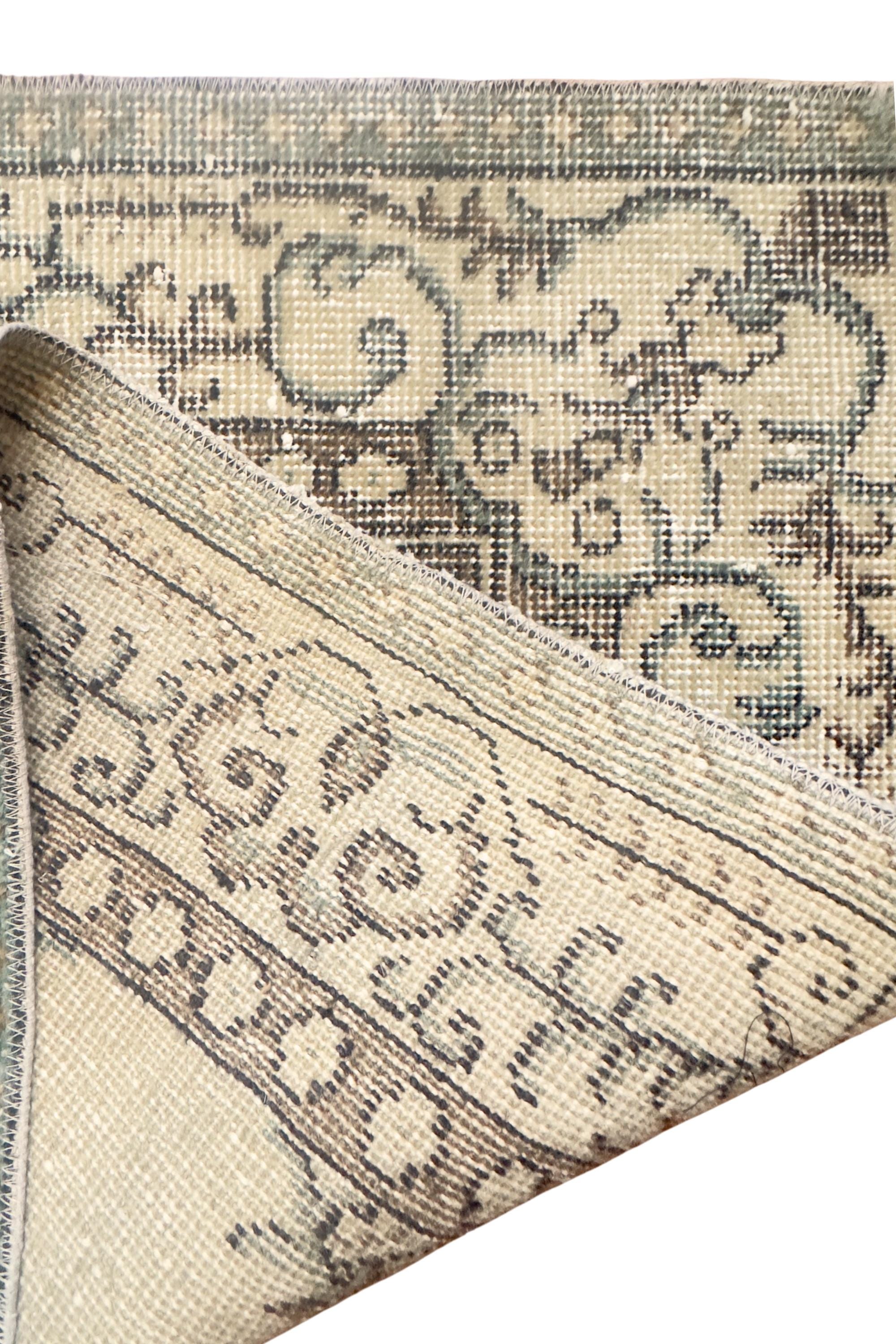 Vintage Turkish Area Rug, 3.9x6.7 ft, Ivory Beige Sage, Arch Oushak Medallion – view 7
