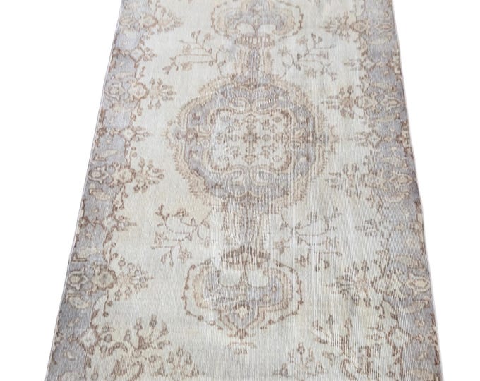 Vintage Turkish Isparta Rug, Handwoven Wool Medallion, Faded Ivory Gray Beige, Washed Out, 3.5x6.6 ft