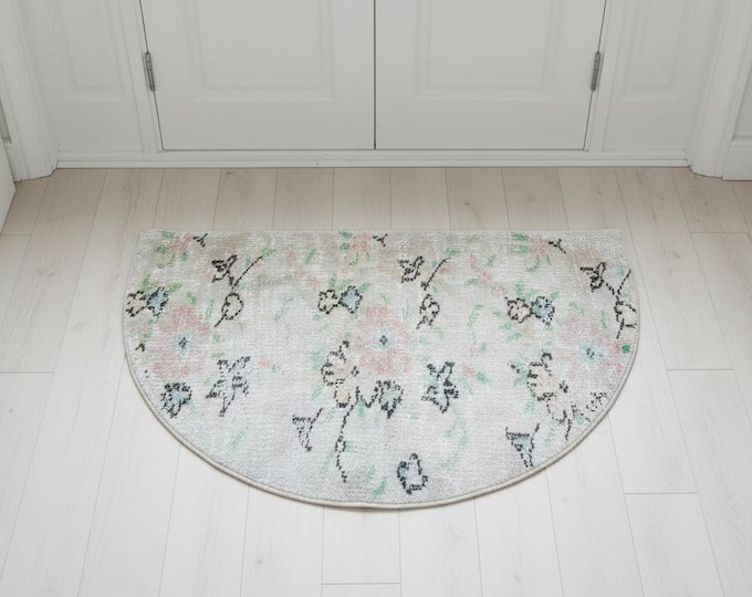 Semicircle Turkish Rug 49.5x84.5 cm • Pastel Beige Pink Green Vintage Wool Mat