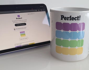 Perfekt! Verbindungen Doppelseitige Tasse 2 Geschenkidee für Puzzle-Liebhaber und Kaffeetrinker Kreuzworträtsel NYT Wortspiele Morgenkaffee