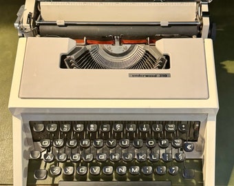 Underwood 310 typewriter, made in Spain, in excellent working condition.