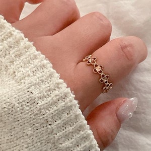 14K Solid Gold Flower Ring Stackable Ring Floral Band Ring Simple Clover Ring Minimalist Statement Ring Gift for Bestie Anniversary Gift