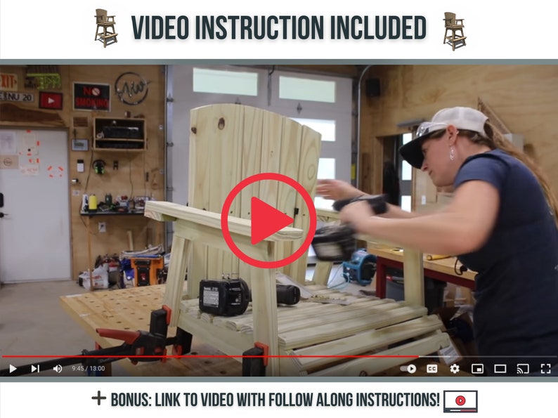 K&ouml;nnte beinhalten: Eine Frau montiert einen Holzstuhl mit einer Bohrmaschine. Der Stuhl ist aus unbehandeltem Holz und wird mit Klemmen zusammengehalten. Der Text "VIDEO INSTRUCTION INCLUDED" ist oben im Bild zu sehen.