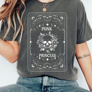 Chemise carte tarot princesse punk, t-shirt festival de concerts punk rock, cadeau pour maman aînée emo, trucs preppy, haut gothique tête de mort grunge, vêtements alternatifs Y2k