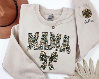 Camo Mama custom sweatshirt, leger militaire mama trui met naam mouw, militaire vrouw Moederdag cadeau, leger moeder ronde hals, shirt veteraan trots