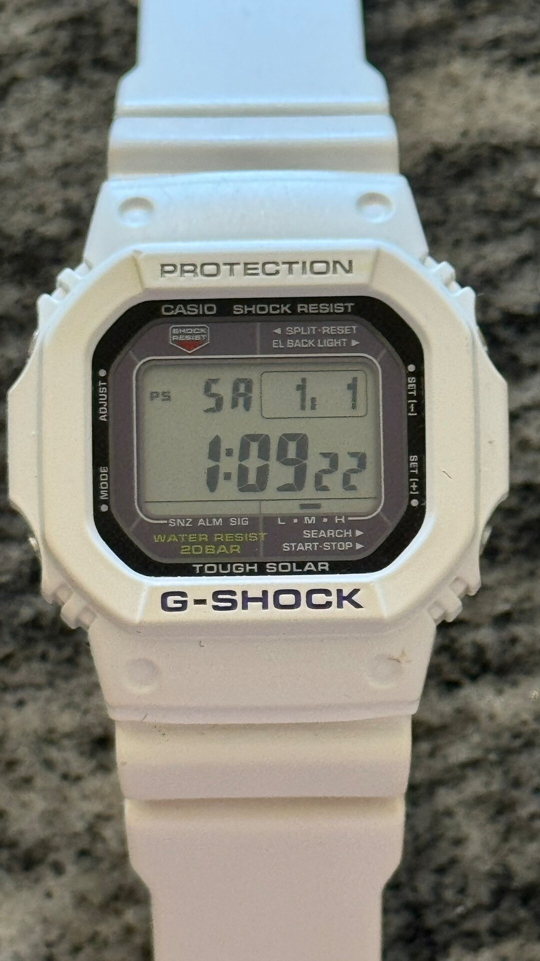 CASIO G-Shock: Tough Solar G-5600A molto raro bianco/viola