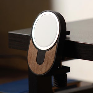 NODO - MagSafe-Telefonhalter mit magnetischem Akzent Farbe Schreibtisch Regalklemme iPhone Ladegerät Unterstützung für Desktop Home Office Einrichtungsorganisation