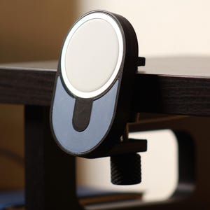 NODO - MagSafe Regalklammer mit magnetischem Akzent Farbe iPhone Ladegerät Unterstützung für Desktop Home Office Einrichtung Organisation