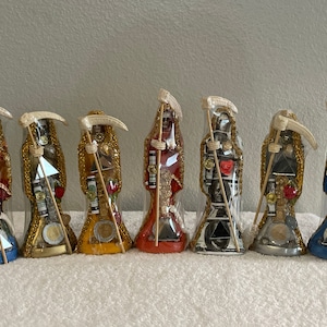 Santa Muerte de 6 pulgadas
