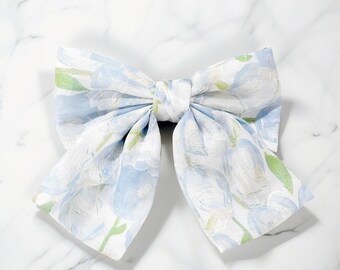 Spring Elegance Tulip Bow Clip – A Blooming Gift for Her