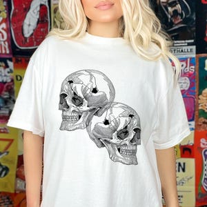 Skull Shirt, Halloween Skull, Gothic Skull Shirt, Skull t shirt, Retro Halloween Shirt, Gothic Shirt, Spooky T-shirt, Vintage Skull Shirt