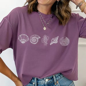 Seashells Shirt, Shell Tee, Summer Vibes, Beach Lover Shirt, Summer Vacation Shirt, Ocean Lover T-Shirt, Vacation t-shirt, Gift for Women