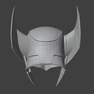 K&ouml;nnte beinhalten: Ein grauer 3D-gedruckter Helm mit zwei gro&szlig;en, spitzen Ohren an den Seiten. Der Helm hat ein geometrisches Design und eine glatte, matte Oberfl&auml;che.