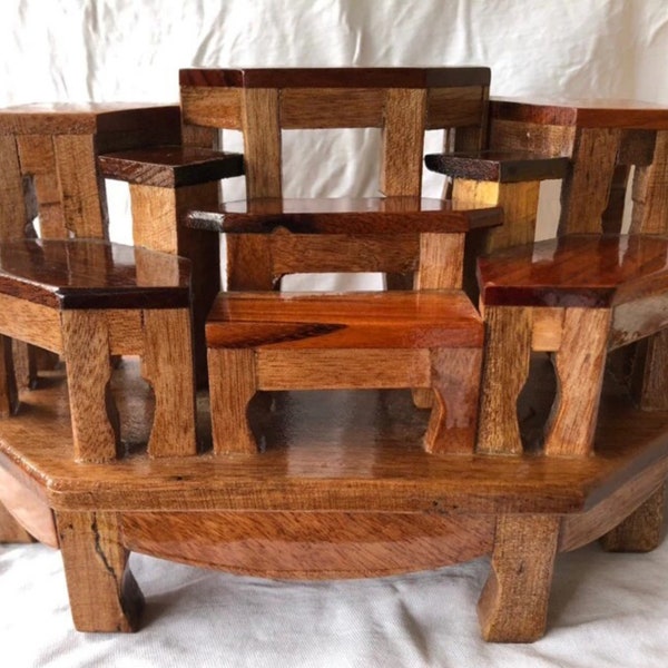 Mini table d'autel bouddha en bois fabriquée à la main - Finition naturelle avec accessoires décoratifs gratuits Disponible en 3 tailles