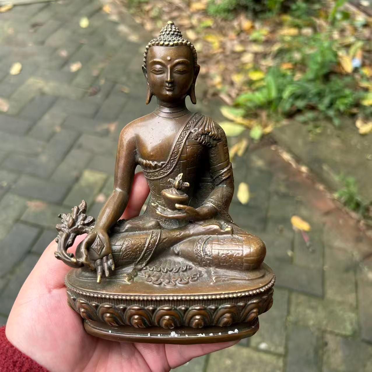 旧 古銅製 釈迦牟尼仏像 蓮華座 中国仏教美術 時代物 骨董収蔵品 伝