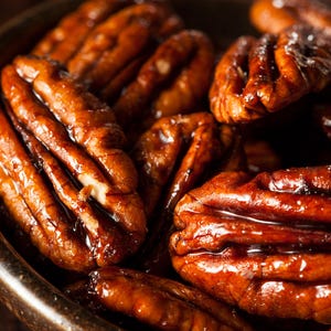 Organic Glazed Pecans with Maple Syrup – Crunchy, Sweet, and All-Natural Snack