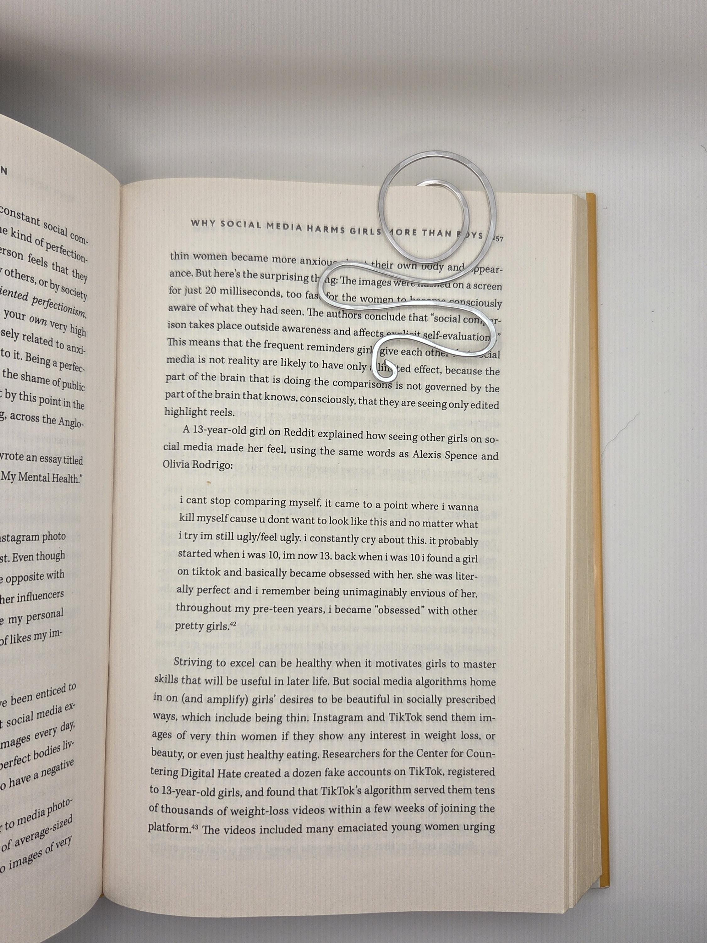 Handmade Aluminum Wire Bookmark, Hammered Spiral Page Marker, Lightweight Swirl Bookmark for Readers