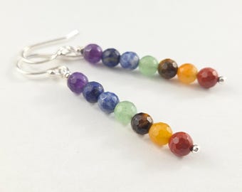 Pendientes colgantes de cristales arcoíris, pendientes colgantes de cuentas de chakra arcoíris, pendientes del orgullo, pendientes de cuentas de cristal de piedras preciosas, joyería de cristal de chakra