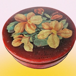 Boîte à bonbons vintage, Boîte à bonbons au chocolat vintage vieillie, Boîte à bonbons en métal vieilli vintage, Boîte à bonbons en métal floral rouge