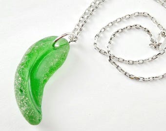 ¡Forma excepcional! Collar grande de cristal marino. Collar de cristal marino verde botella hecho a mano en plata de ley. Colgante de cristal marino verde.