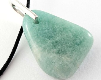 Colgante de amazonita de espuma de mar hecho a mano: plata de ley, cordón negro