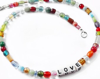 Collar de amor, hecho a mano, con cuentas de vidrio de colores, palabra de amor, estilo gargantilla, cuentas de arcoíris, collar artesanal de cuentas de amor, palabra de amor
