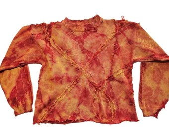 Suéter rojo y naranja desgastado y teñido a mano, único en su tipo. Top corto desgastado de algodón grueso teñido con nudos. Top corto único en su tipo.