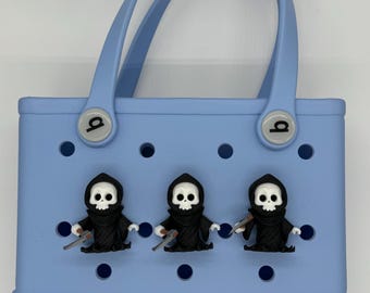Ciondolo per borsa Bogg articolato Grim Reaper. Ciondolo semplice e moderno.