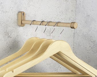 Perchero de pared minimalista de madera: barra para colgar ropa y perchero de entrada.
