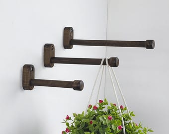 Gancho para plantas de madera de fresno hecho a mano – Colgador de macramé para pared