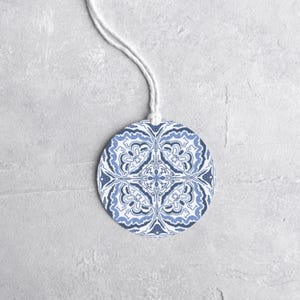 Runde Geschenkanhänger Blau gemusterte Geschenkanhänger | Set aus 9 runden Anhängern | Druckbare Grußkarten | 3 Original-Designs auf einer Seite | Bündelpackung