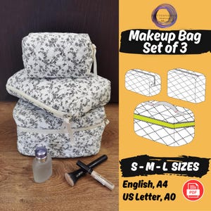 Op de afbeelding: Een set van drie witte make-up tassen met bloemenprint, op elkaar gestapeld. De tassen hebben een ritssluiting en een klein handvat. De afbeelding bevat ook een diagram van de tassen en de tekst "Makeup Bag Set of 3".