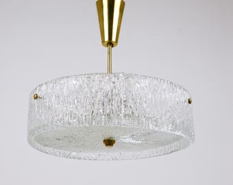 J.T. Kalmar Okrągły Teksturowany Szklany Pierścień i Mosiężny Żyrandol, Lampa Wisząca, Austria Lata 50. XX wieku