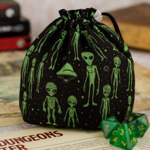 Dice bag alien, DnD cryptid pouch, nerdy gifts, handmade RPG dicebags