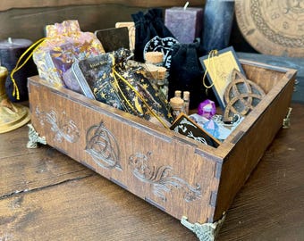 Caja de almacenamiento de brujería con patas – Cofre de altar de madera para tarot, cristales, hierbas y herramientas de hechizos